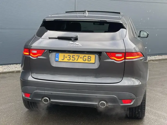 Jaguar F-PACE 30T Portfolio R-Sport AWD 2018 Benzine 23
