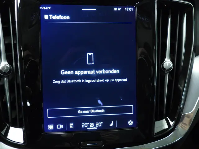 Volvo V60 2.0 B3 Essential Edition 2024 Benzine 32