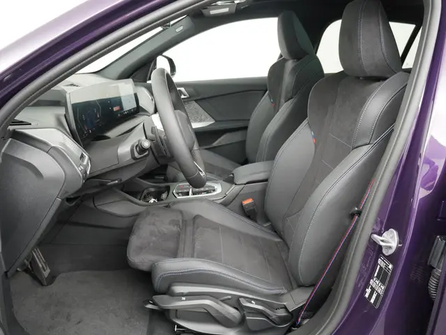 BMW 1 Serie 120 M Sport Design Edition 2025 Benzine 4