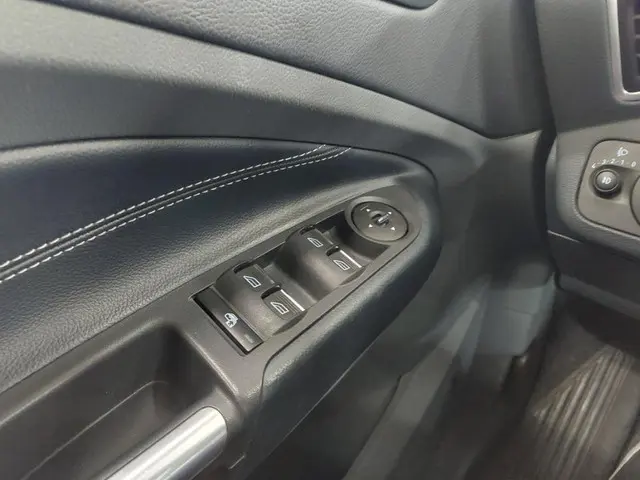 Ford C-MAX 1.0 Titanium 2014 Benzine 16
