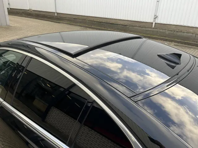 Jaguar XE 2.0 Portfolio 2015 Benzine 84