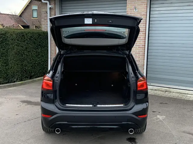 BMW X1 sDrive20i Orange Edition II 2018 Benzine 12