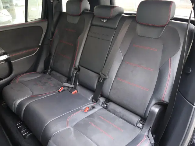 Mercedes-Benz GLB 200 AMG line 2020 Benzine 12