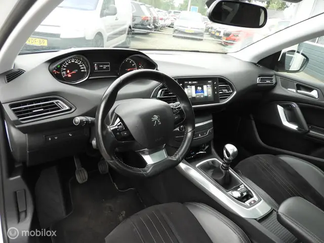 Peugeot 308 SW 1.2 e-THP Première 2014 Benzine 16
