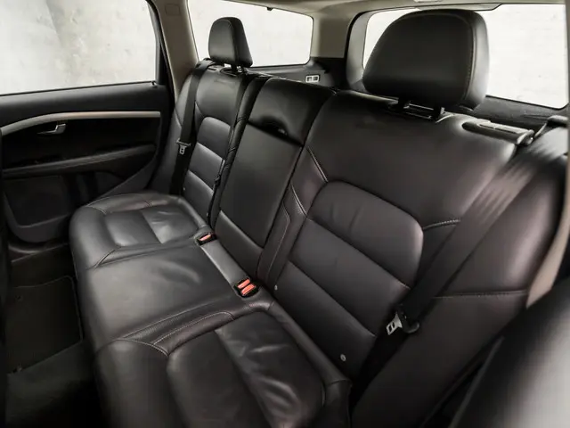 Volvo V70 1.6 T4 R-Design 2013 Benzine 14
