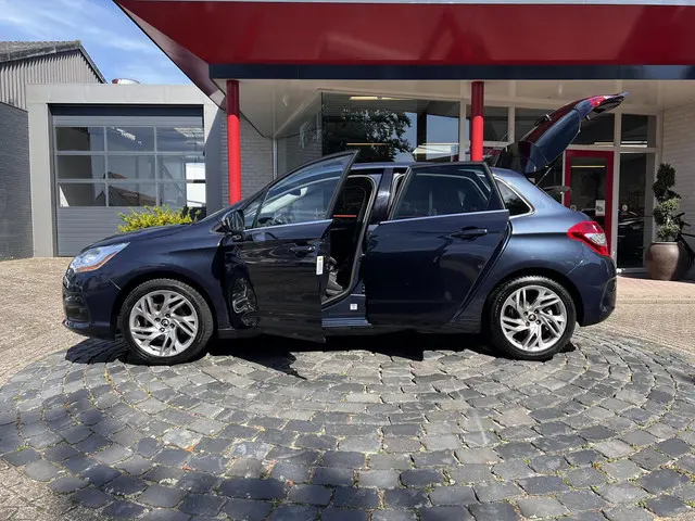 Citroën C4 1.2 PureTech Exclusive 2014 Benzine 27