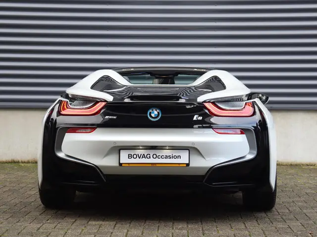 BMW i8 Roadster 2019 Hybride Benzine 8