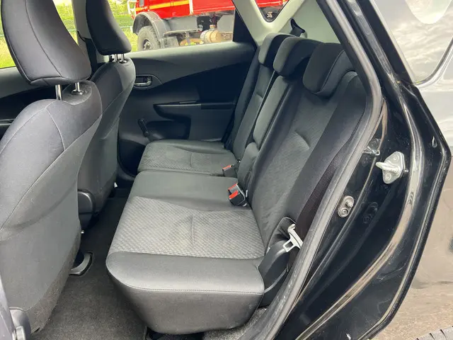 Toyota Verso-S 1.3 VVT-i Comfort 2012 Benzine 17