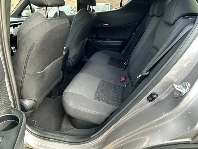 Toyota C-HR 1.8 Hybrid Executive 2022 Hybride Benzine 16