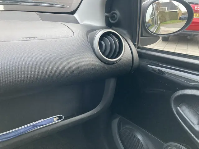 Peugeot 107 1.0 Active 2013 Benzine 19