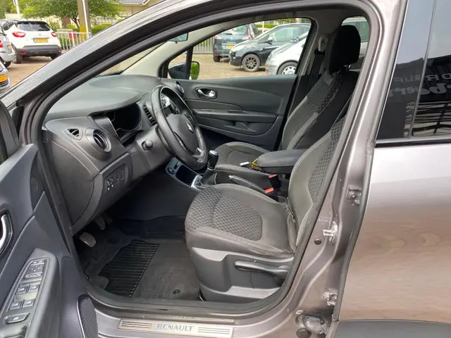 Renault Captur 0.9 TCe Bose 2018 Benzine 6