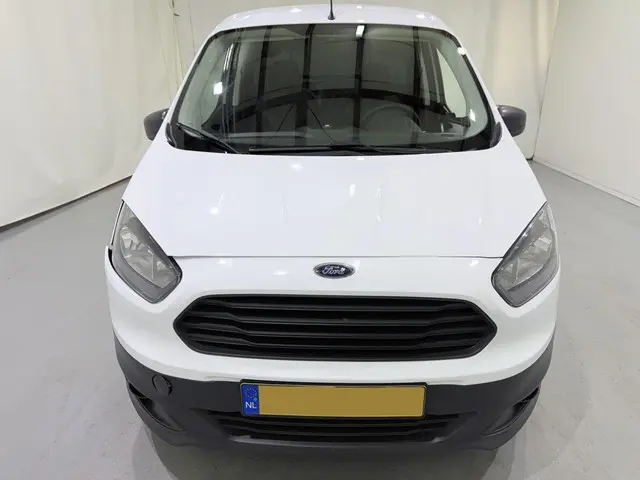 Ford Transit Courier 2