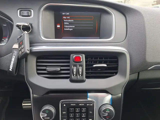 Volvo V40 1.6 T4 R-Design Automaat 2013 Benzine 36