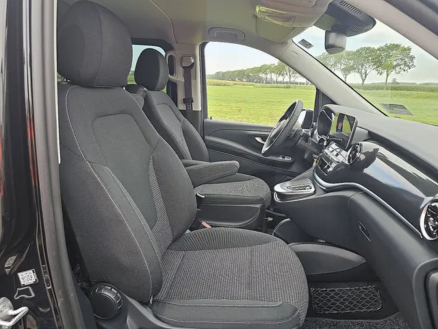 Mercedes-Benz EQV 300 2023 Elektrisch 7