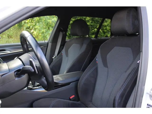 BMW 5 Serie Touring 520i 2022 Benzine 18