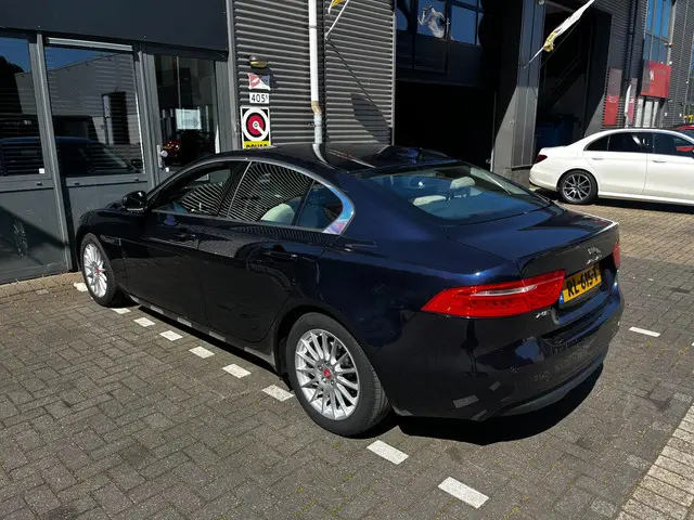 Jaguar XE 2.0 D Pure 2018 Diesel 7