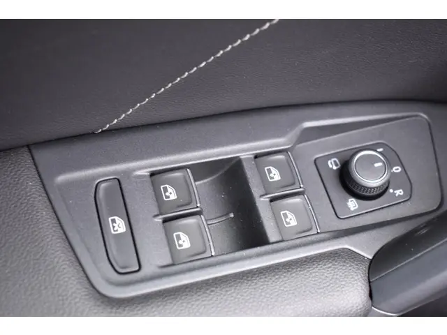 Volkswagen Tiguan 1.5 TSI R-Line Business+ 2021 Benzine 24