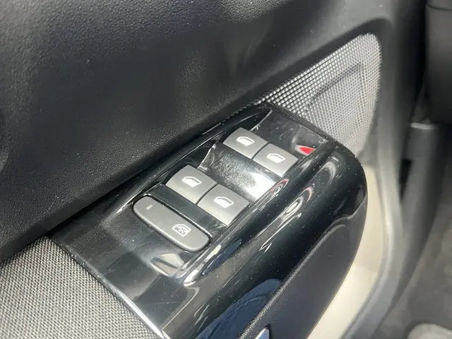 Citroën C3 1.2 82 pk Shine 2018 Benzine 25