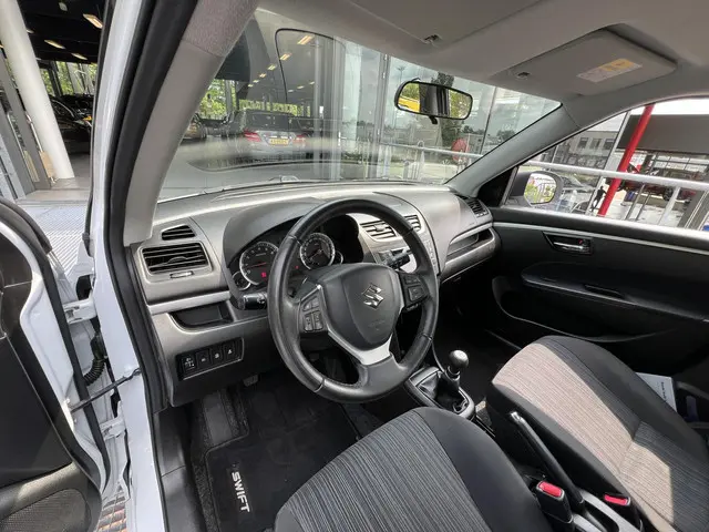 Suzuki Swift 1.2 Dynamic EASSS 2015 Benzine 22