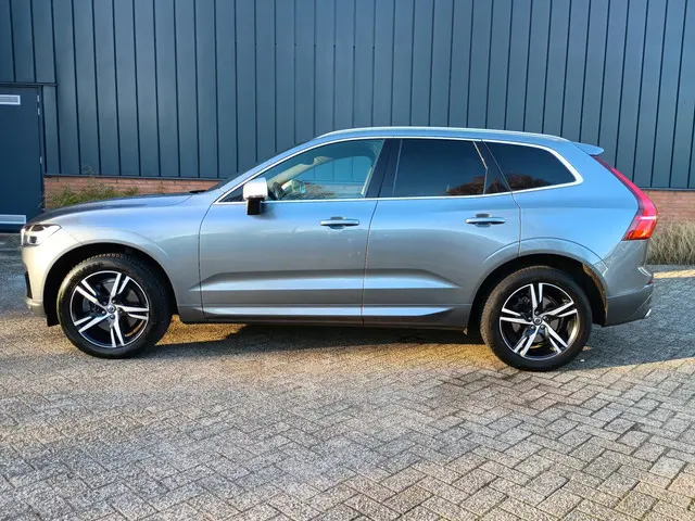 Volvo XC60 T5 AWD R-Design 2019 Benzine 8