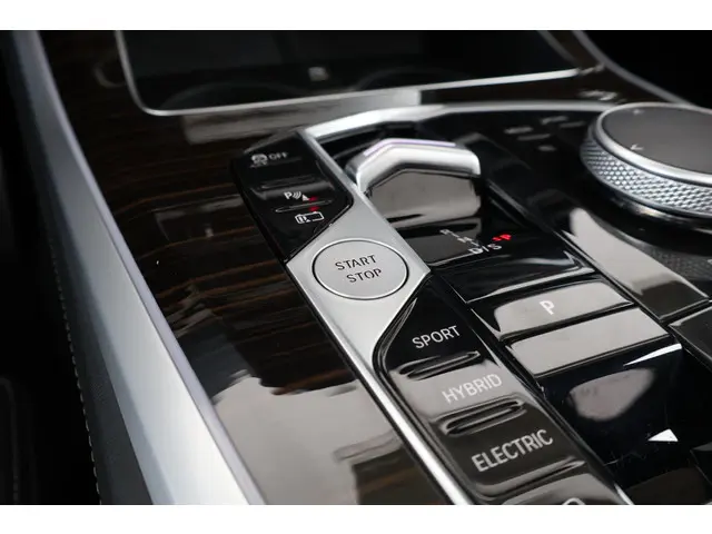 BMW X5 xDrive50e 2025 Hybride Benzine 25