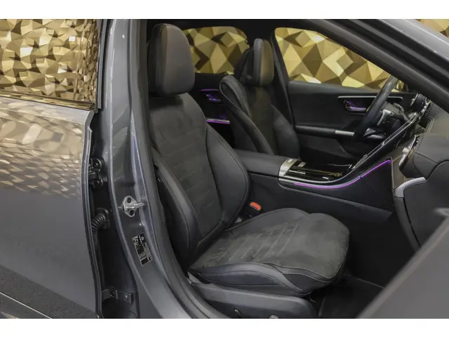 Mercedes-Benz C-Klasse C300 AMG 258pk 2021 Benzine 12