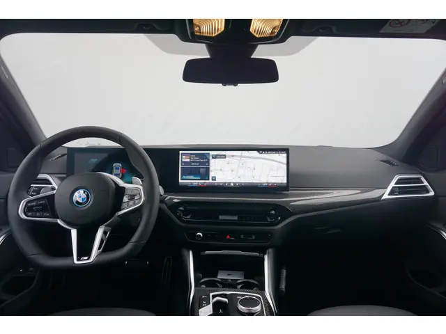 BMW 3 Serie Touring 330e 2024 Hybride Benzine 13