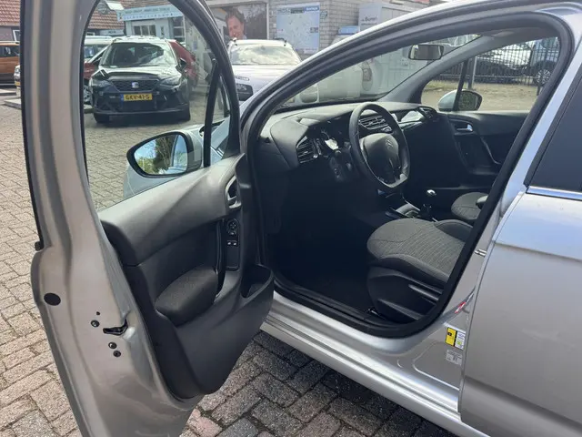 Citroën C3 1.2 PureTech Collection 2015 Benzine 12