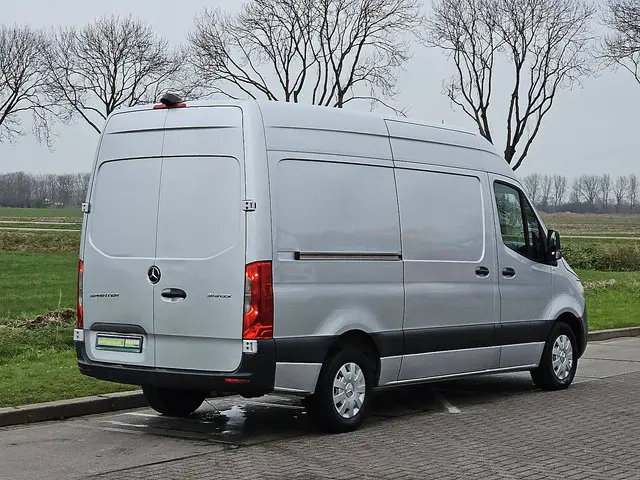 Mercedes-Benz Sprinter 3