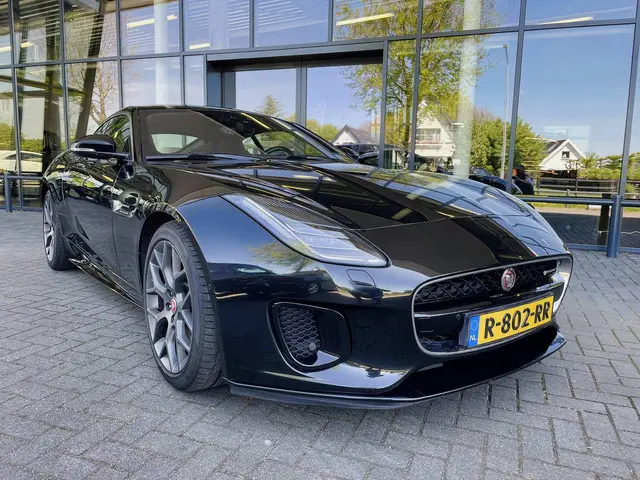 Jaguar F-Type P300 RWD 2019 Benzine 12