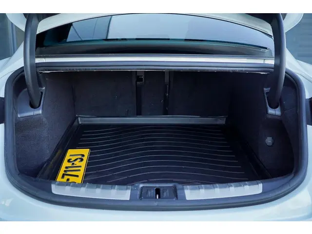 Porsche Taycan Performance 84 kWh 2021 Elektrisch 9