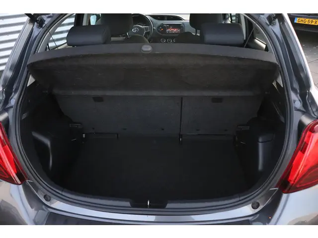 Toyota Yaris 1.3 VVT-i Aspiration, 2015 Benzine 25