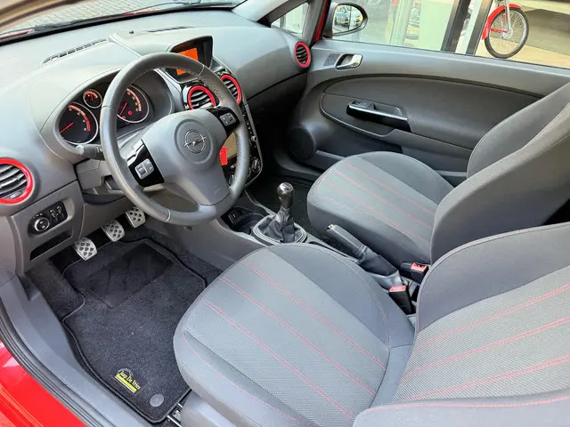 Opel Corsa 1.4-16V COLOR OPC LINE 2013 Benzine 4