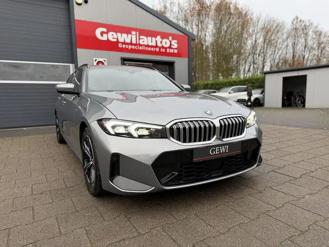 BMW 3 Serie Touring 330i xDrive M-Sport 2025 Benzine 14