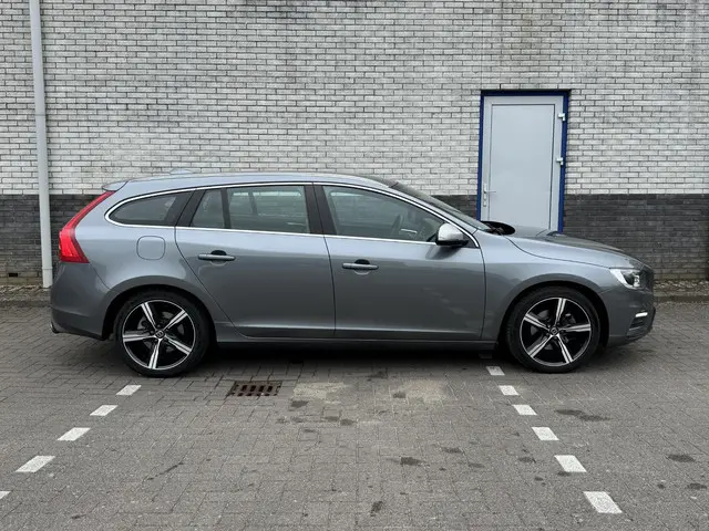Volvo V60 1.5 T3 R-Design 2016 Benzine 9