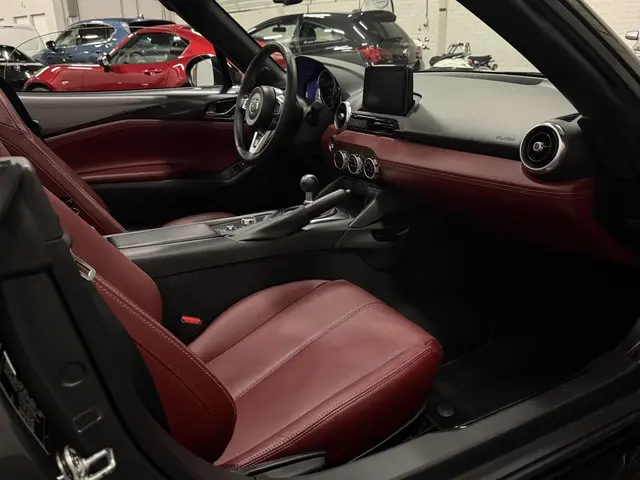 Mazda MX-5 2.0 SkyActiv-G 184pk Signature 2020 Benzine 25