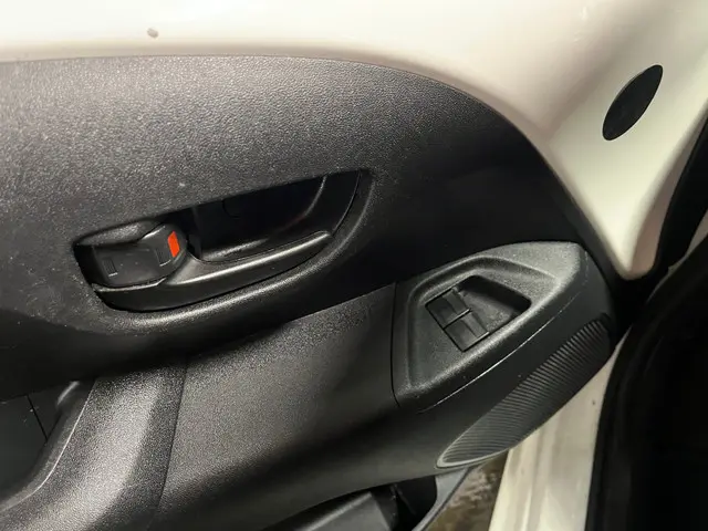 Toyota Aygo 1.0 VVT-i x-play - Schade 2015 Benzine 19