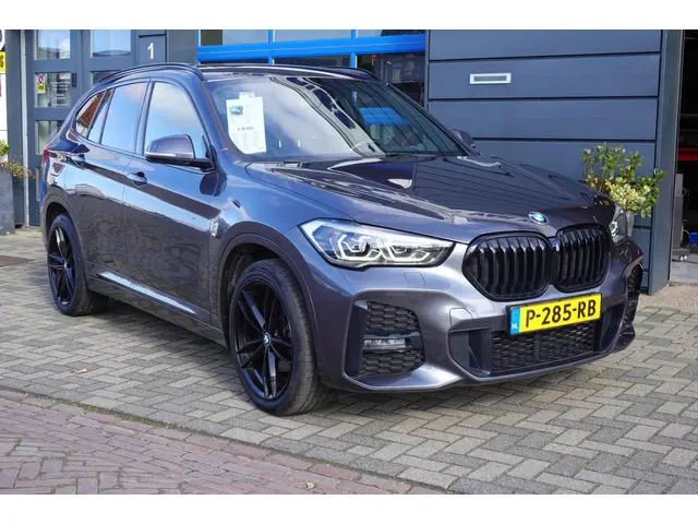 BMW X1 SDrive18i High ExecutiveM-Sport 2021 Benzine 6