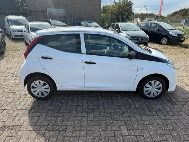 Toyota Aygo 1.0 VVT-i x-fun 2022 Benzine 8
