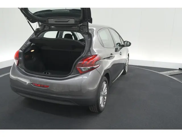 Peugeot 208 PureTech 82 Signature 2018 Benzine 55