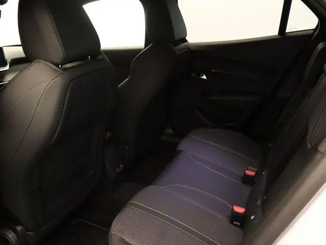 Peugeot e-2008 EV GT 54 kWh 2023 Elektrisch 7