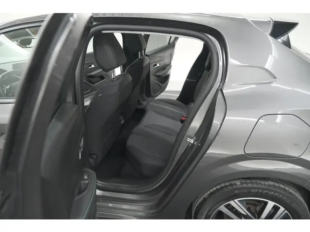 Peugeot 208 PureTech 100 Allure Pack 2023 Benzine 25