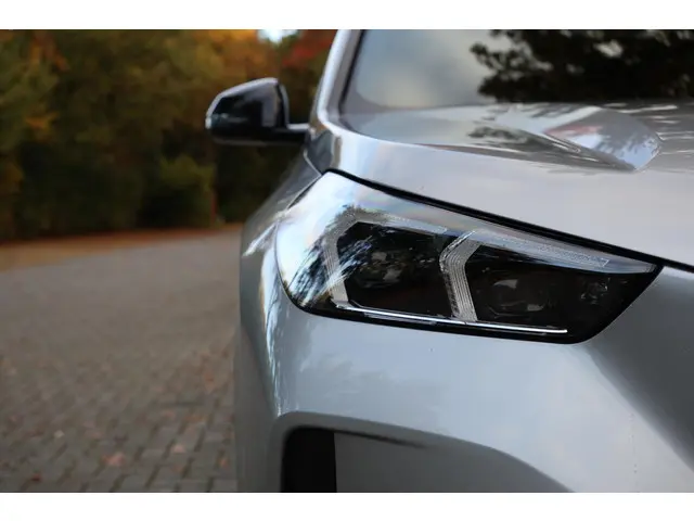 BMW X1 xDrive30e 2023 Hybride Benzine 12