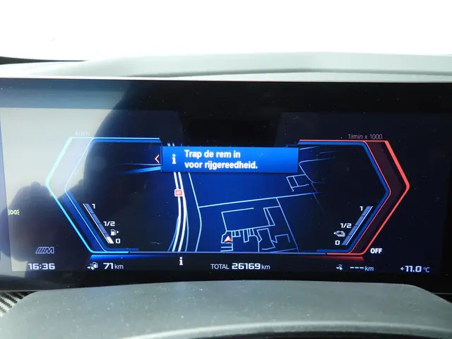 BMW XM 50e 2024 Hybride Benzine 10