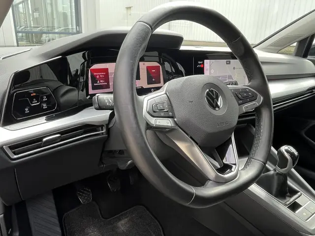 Volkswagen Golf 1.5 TSI Life 2020 Benzine 56