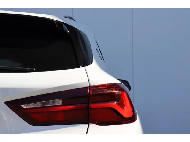 BMW X2 xDrive25e 2022 Hybride Benzine 8