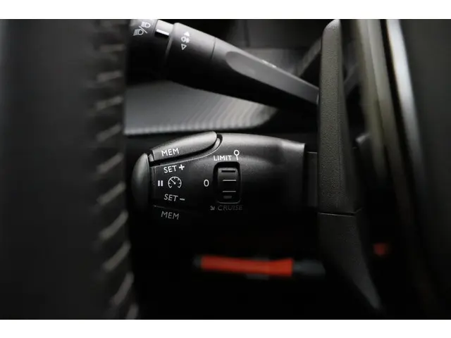 Peugeot 208 1.2 PureTech Allure Pack 2022 Benzine 26