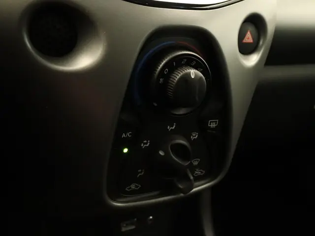 Toyota Aygo 1.0 VVT-i x-play limited 2019 Benzine 29