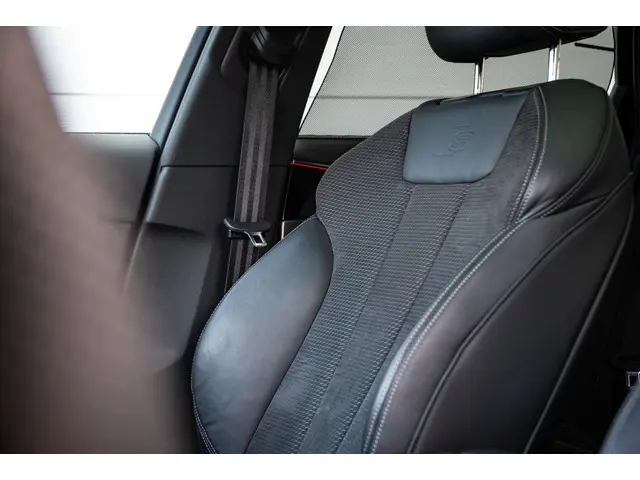 Audi A4 Avant 45 TFSI quattro edition one 2020 Benzine 26