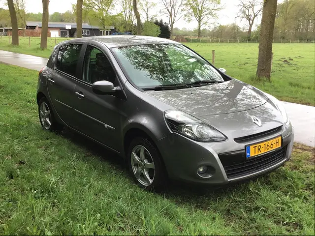 Renault Clio 1.6 Night & Day AUTOMAAT 2012 Benzine 6
